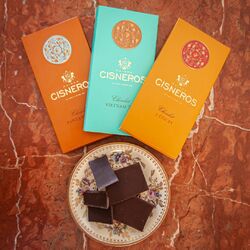 Plus que quelques jours avant de célébrer les Fêtes de Pâques ! 🥂
😍 Pour l'occasion, découvrez les tablettes gourmandes de la Maison Cisneros, confectionnées dans la pure tradition des grands terroirs :
🍫 Le Chocolat de Tanzanie 75%
🍫 Le Chocolat du Vietnam 76%
🍫 Le Chocolat aux 5 épices

🎁 OFFRE SPECIALE PAQUES : Les 3 tablettes à 18,00 € au lieu de 20,70 €
A déguster avec les vins de la Maison Cisneros ou avec une coupe de Champagne Laurent Cisneros et Filles 🍾❤️

➡ A découvrir sur www.maisoncisneros.com
📸 @yan_pellegrino

#maisoncisneros #legoutdetresoi #famillelaurentcisneros #passion #vins #wine #winelover #chocolat #tablettesdechocolat #chateauderouillac #epiceriefine #bordeauxfood #bordeaux #bordeauxmaville #paques #easter
