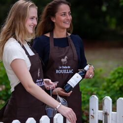 Retour des beaux jours avec la Maison Cisneros 🌼
☀ Profitez des soirées ensoleillées pour découvrir et déguster nos vins autour de bons diners : viandes grillées au barbecue, poêlée de légumes ou encore plateau de fromages...🧀 Les Vins de la Maison Cisneros, c'est la promesse d'un moment unique entre saveurs, convivialité et excellence 🍷

Découvrez aussi nos superbes verres à vin et carafes , ainsi que des accessoires et objets tendances idéales à offrir 🎁
👉 Rendez-vous sur notre site internet sur www.maisoncisneros.com 

#chateauderouillac #famillecisneros #famillelaurentcisneros #ledadaderouillac #horses #vin #wine #vinsdebordeaux #pessacleognan #vendanges #harvest #merlot #cabernatsauvignon #dadaderouillac #influencebordeaux