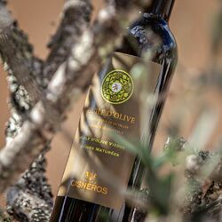 Saveurs estivales avec nos Huiles d'Olive ! ☀

Découvrez les deux Huiles d'Olive vierges de la Maison Cisneros, issues de la Vallée des Baux de Provence 🫒
🌻 Extra Fruité Vert, caractérisé par une belle fraicheur en bouche et des arômes de pamplemousse et de tomates mûres.
🌻 Olives maturées, une huile caractérisée par des arômes exceptionnels d’olive noire, de tapenade, d’olives confites, de cacao, de truffe ou de pain au levain. Avec une belle longueur en bouche, cette huile saura vous étonner par ses saveurs obtenues grâce à une fabrication traditionnelle.

Déjà présentes sur des tables étoilées, laissez la rejoindre la vôtre ! ⭐
➡A découvrir sur notre e-shop www.maisoncisneros.com ou à la boutique du Château de Rouillac

📸 @yan_pellegrino

#maisoncisneros #chateauderouillac #pessacleognan #bordeaux #vins #vinsbordeaux #epiceriefine #vignoble #bordeauxmaville #bordeauxfood #rouillac #cisneros #huiledolive #bauxdeprovence